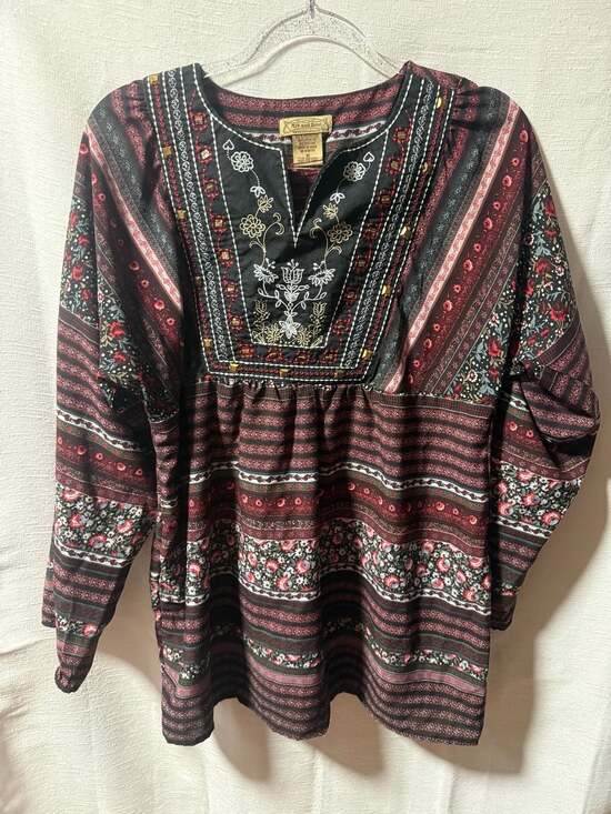 Art and Soul Tops - Art and Soul Women's Boho Floral Pattern V-Neck Studded Tunic Blouse